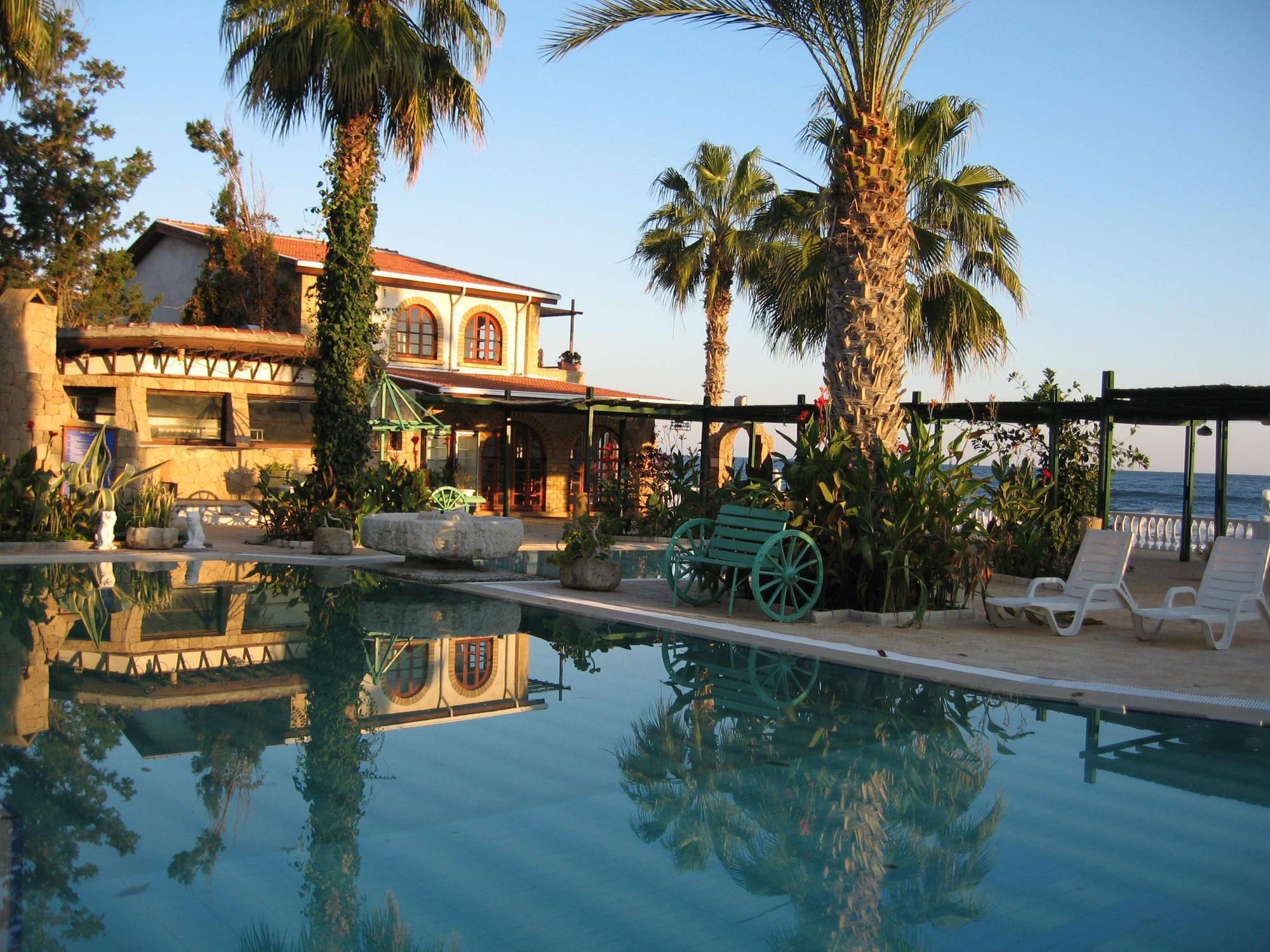 Topset Hotel Agios Georgios  Экстерьер фото